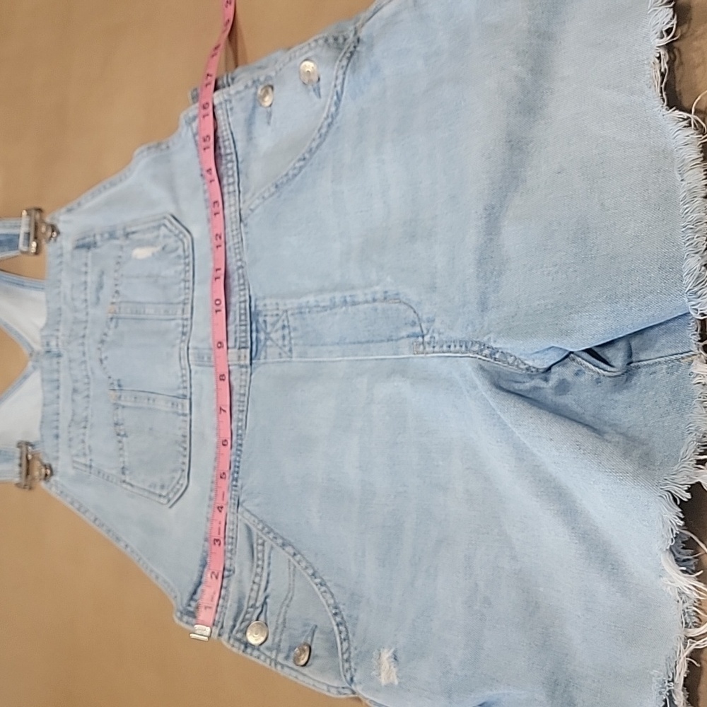 Gap Size S Light Wash Shortall, Light Destroyed, Excellent Used Condition - Picture 3 of 10